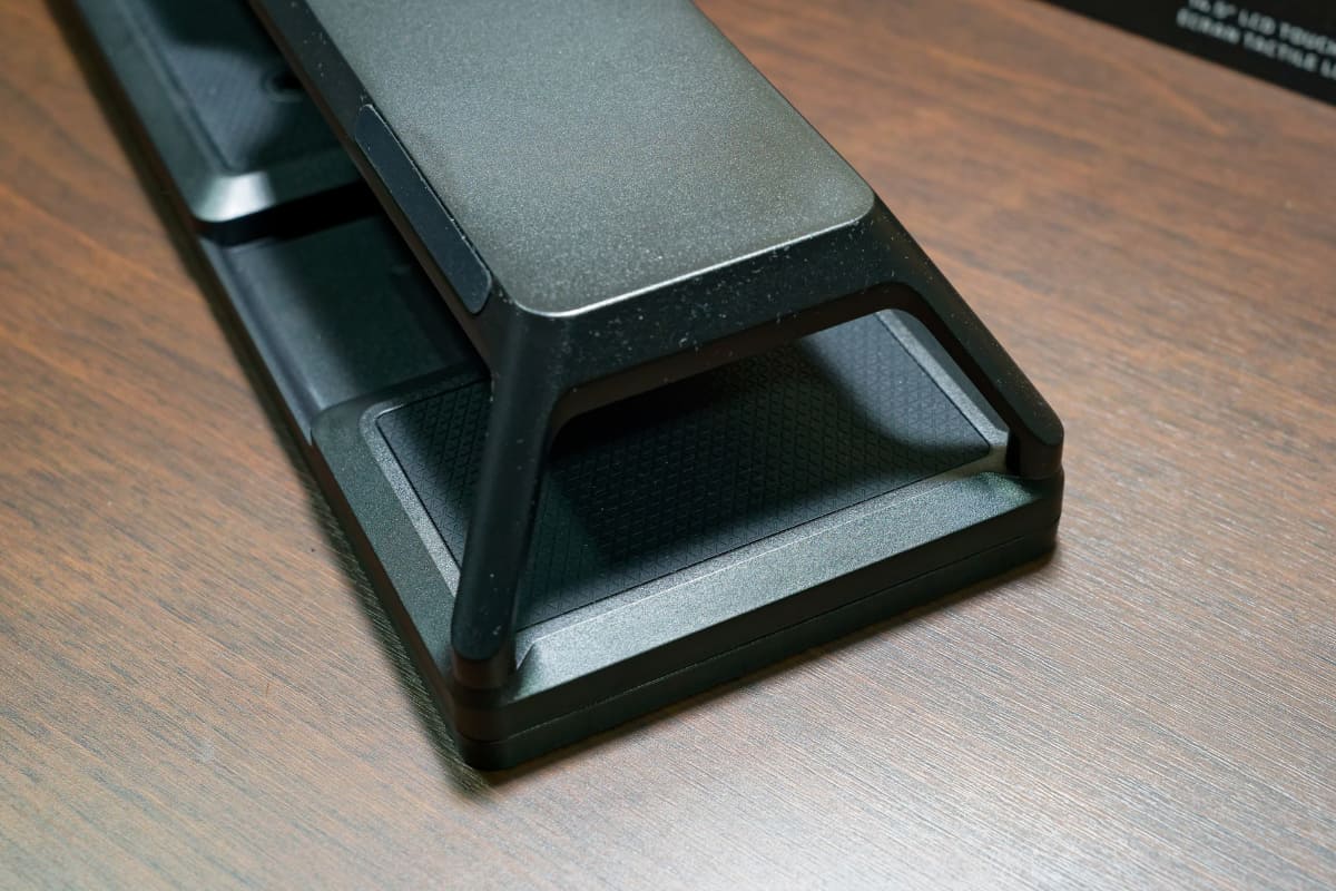 スタンドはマグネット式なので簡単に脱着可