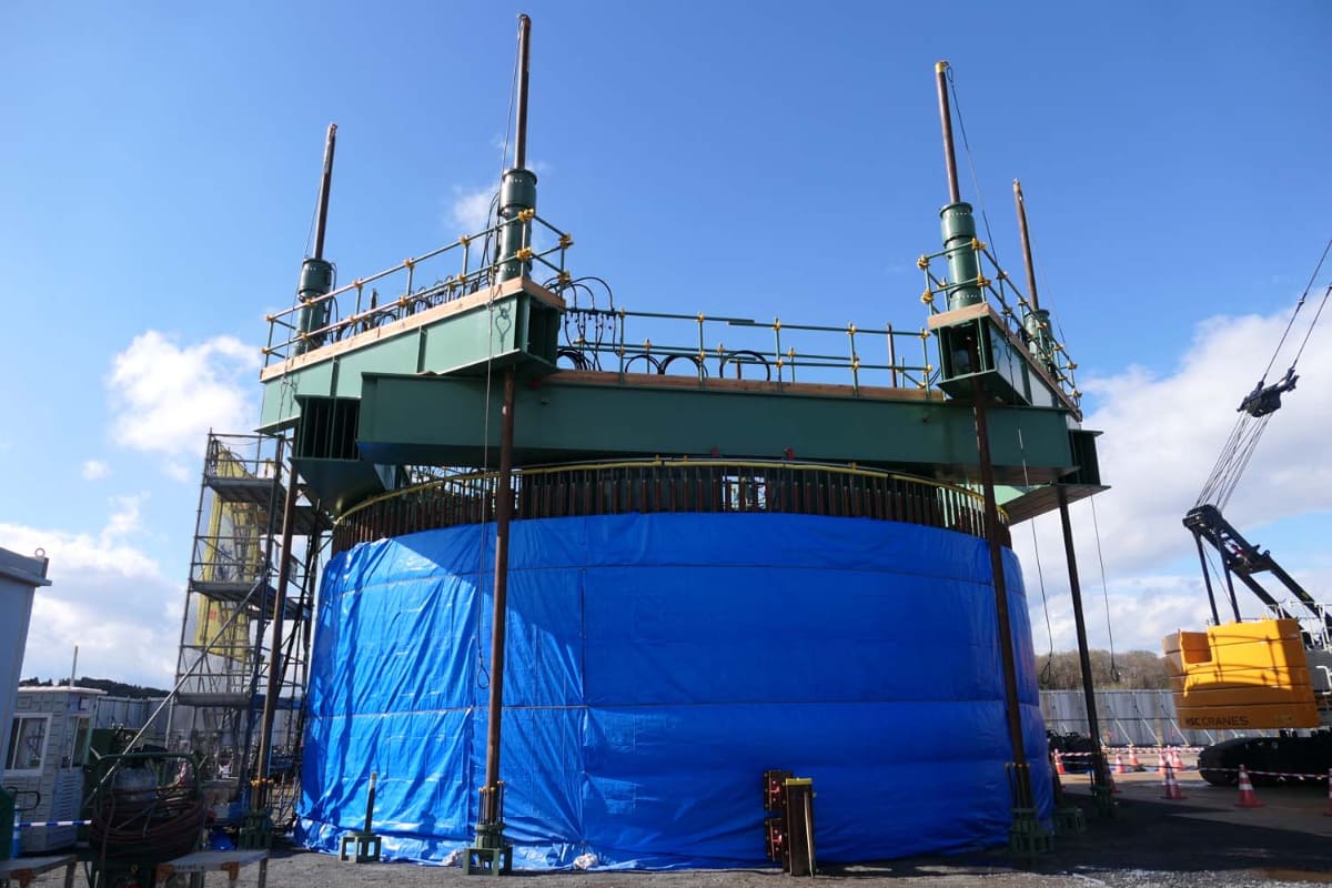 建設中の中間検出器の立坑。最終的に、この内部に検出器が設置される