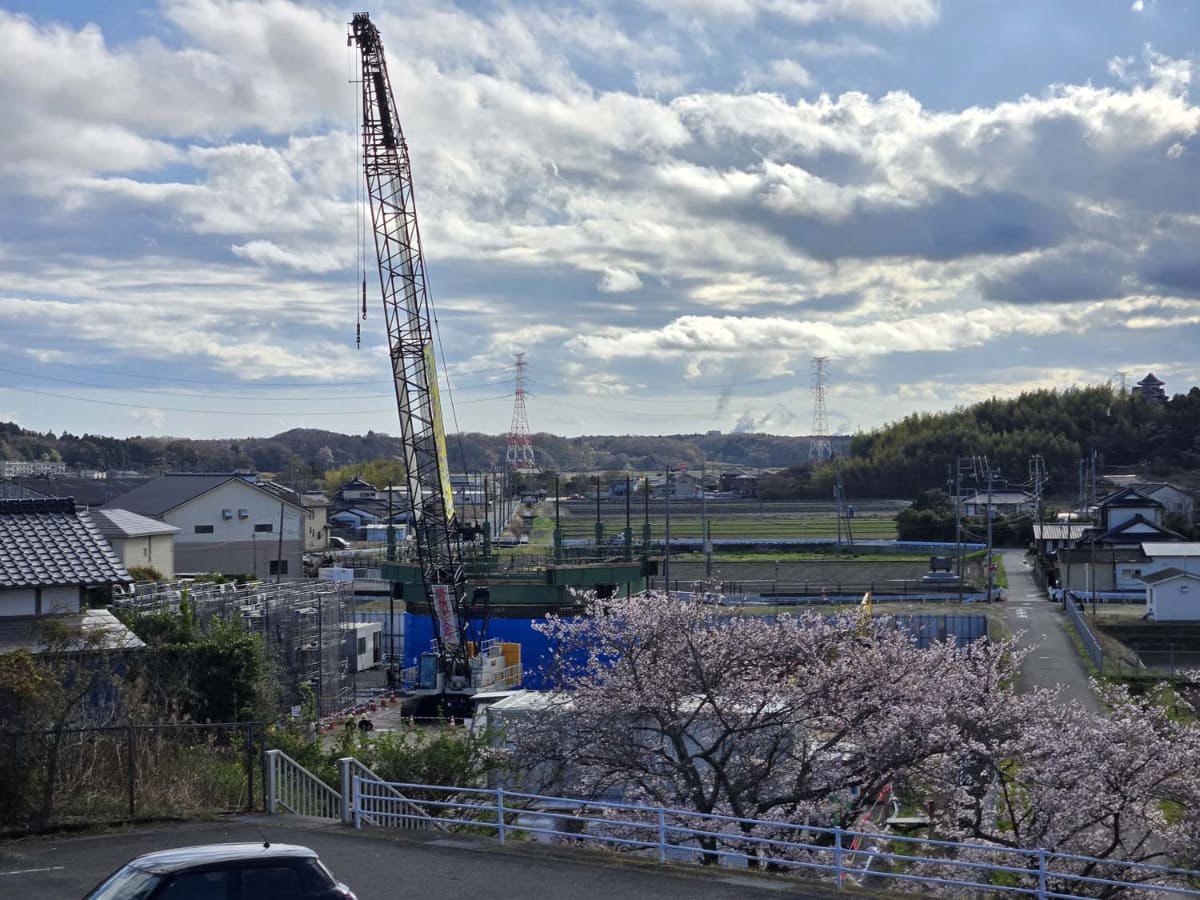 建設地は住宅や畑の近隣