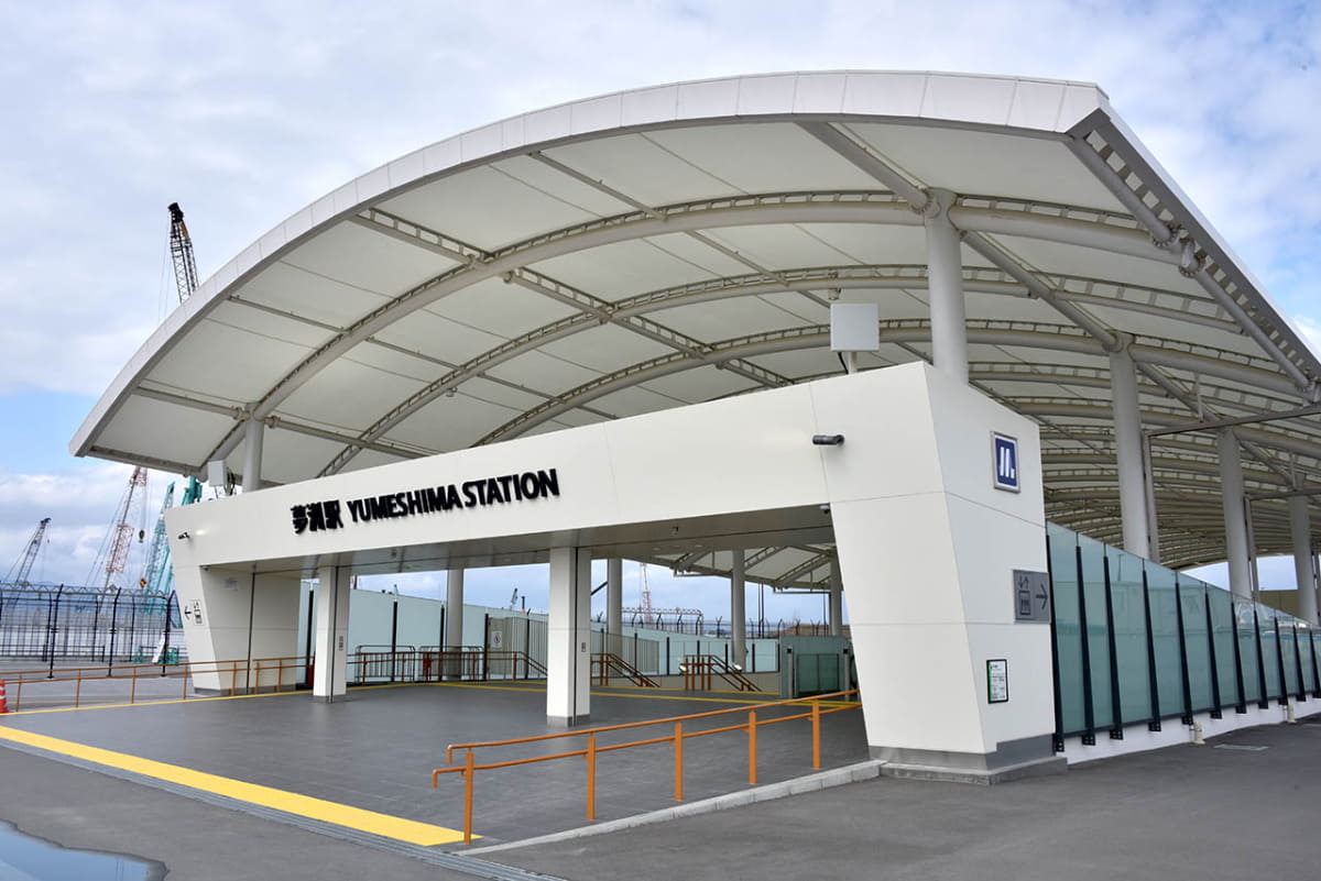 万博閉幕後の夢洲駅は万博開催中と変わらぬ姿をとどめているが、利用者は激減