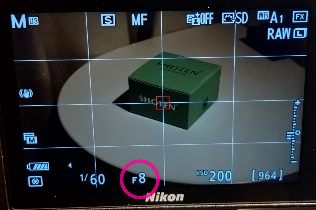 レンズの絞り値をF8にし、カメラ側のF値もF8に設定したところ。ライブビュー画面は実際に撮れる写真よりも暗く表示されてしまいます。また、シャッター速度やISO感度がオートだと、この暗くなったライブビュー画面を基準にしてしまうので注意が必要です