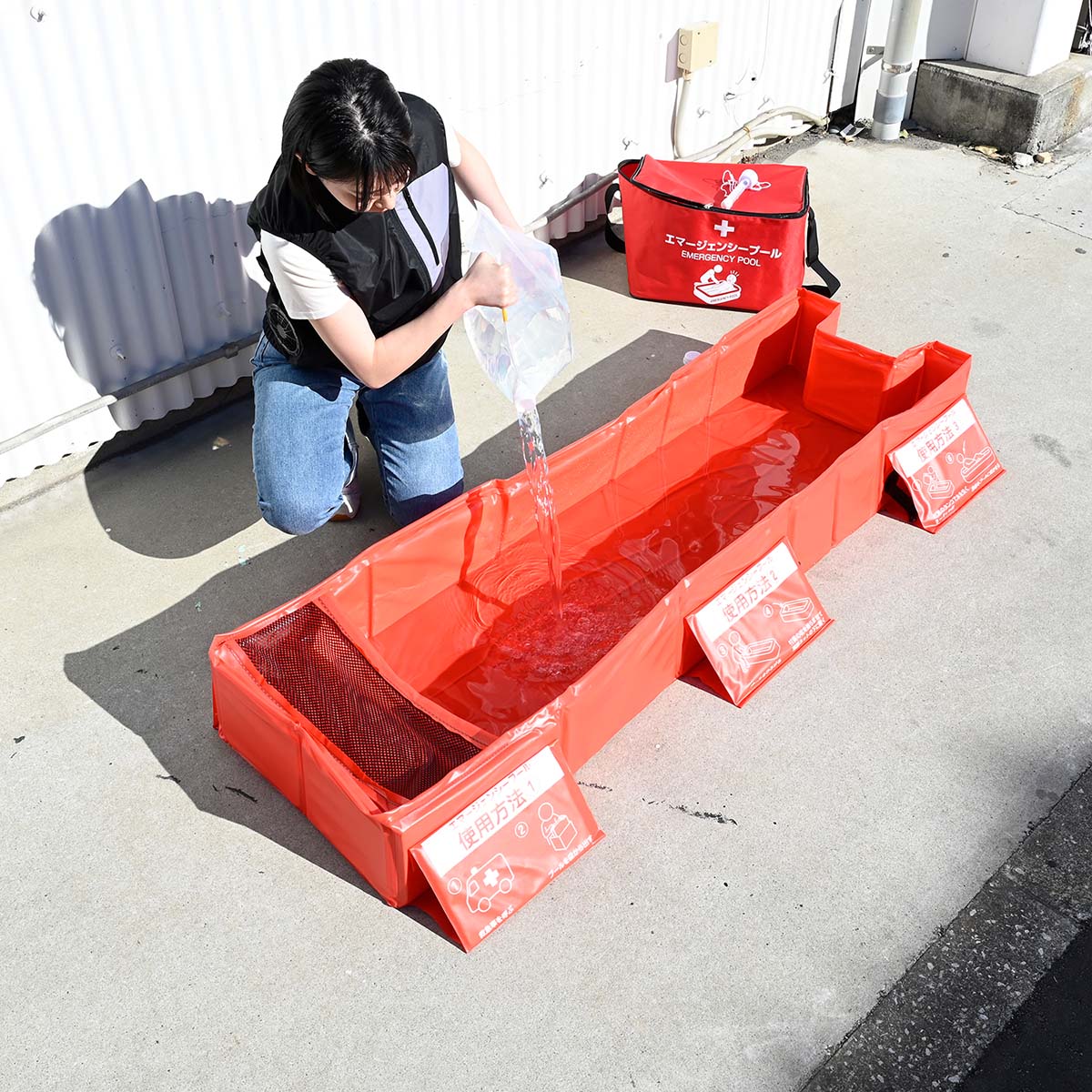 水を入れて使用する