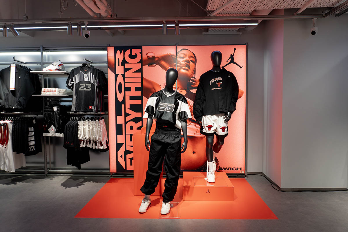 4階のバスケットボール / ジョーダンブランドフロア