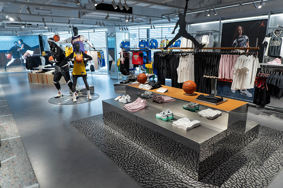 4階のバスケットボール / ジョーダンブランドフロア