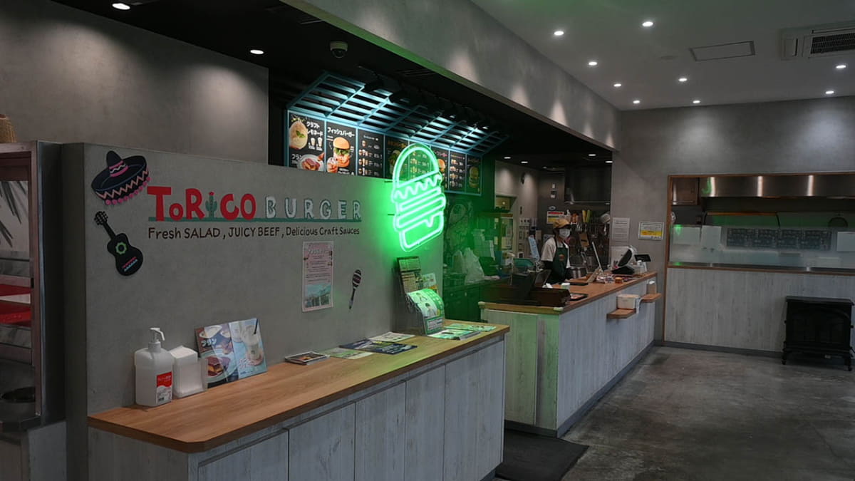オープンしてすぐの「トリコバーガー」店内