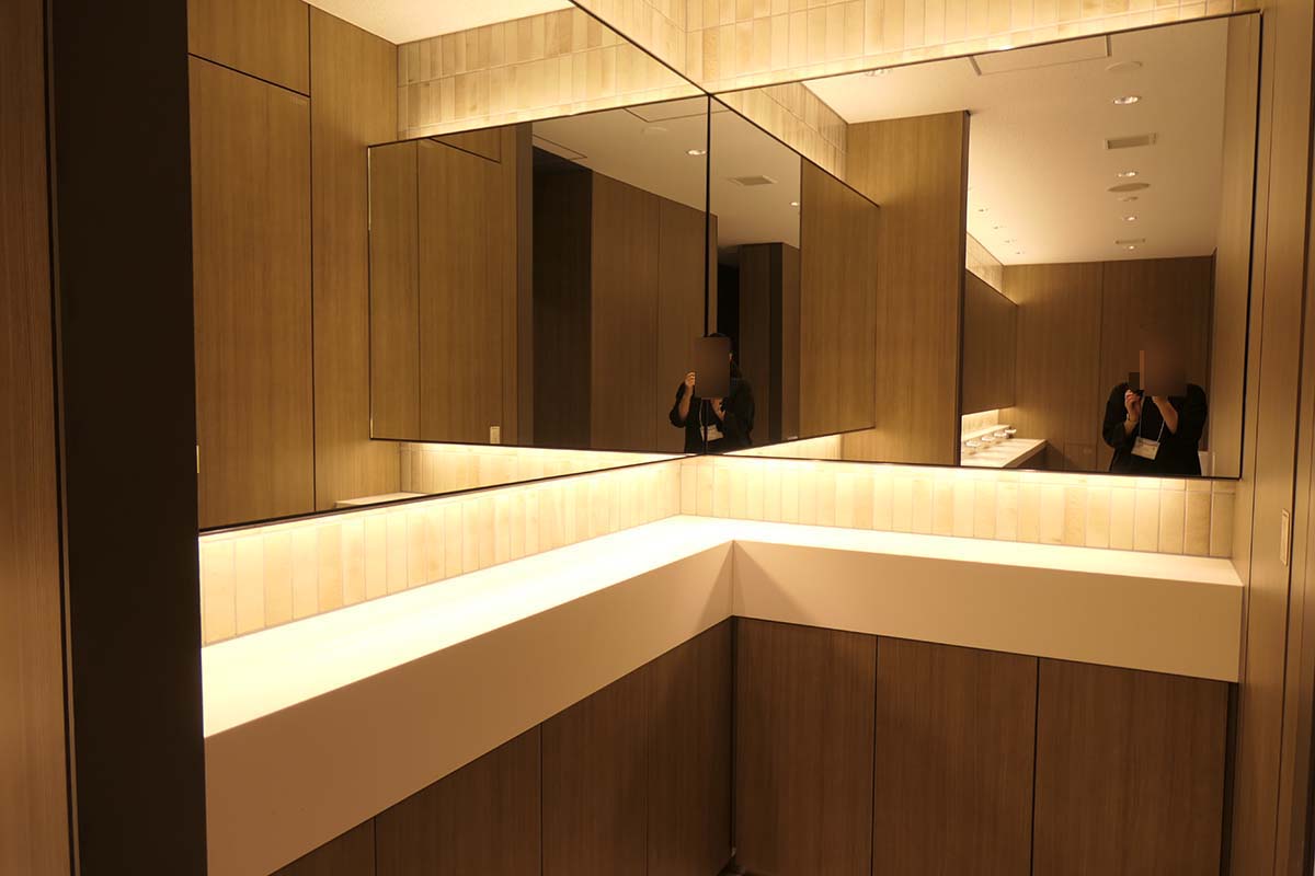 前方側トイレのパウダースペース