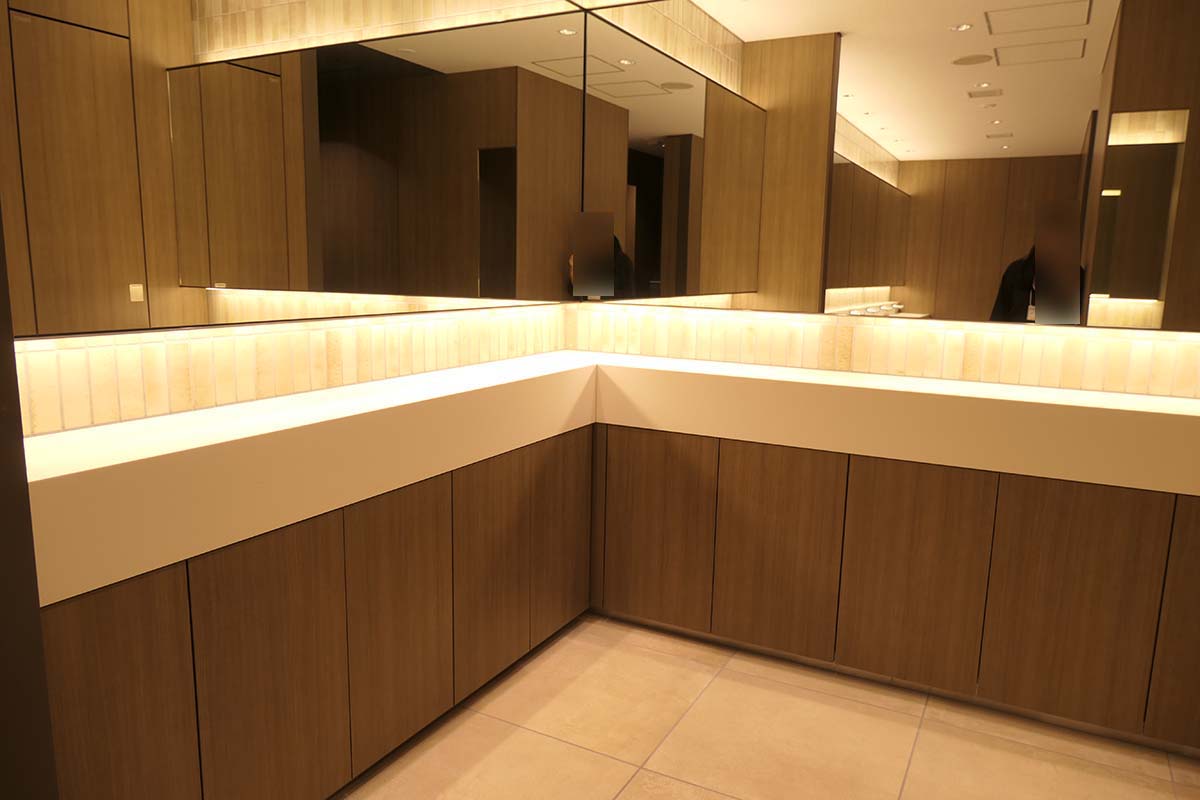 後方側トイレのパウダースペース