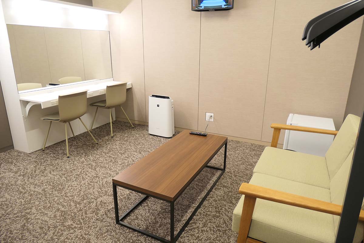 2人分の鏡前がある楽屋
