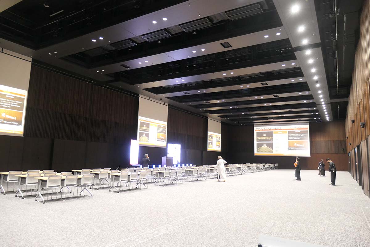 大ホール「TO YAESU HALL」