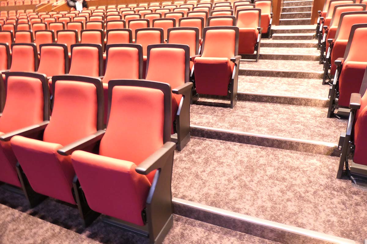 C列までがフラット設計で、D列から段差がある