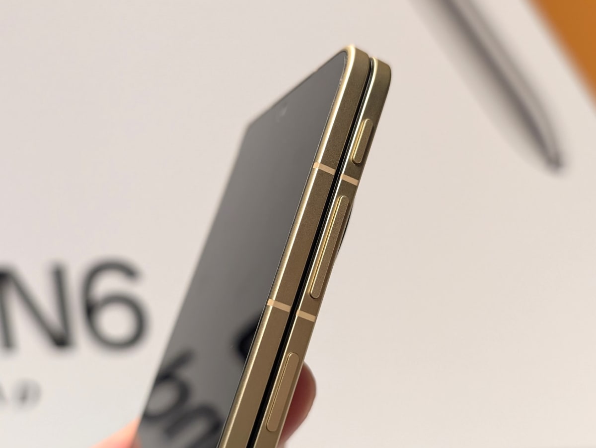 側面にはショートカットを割り当てられるSnap Keyを搭載