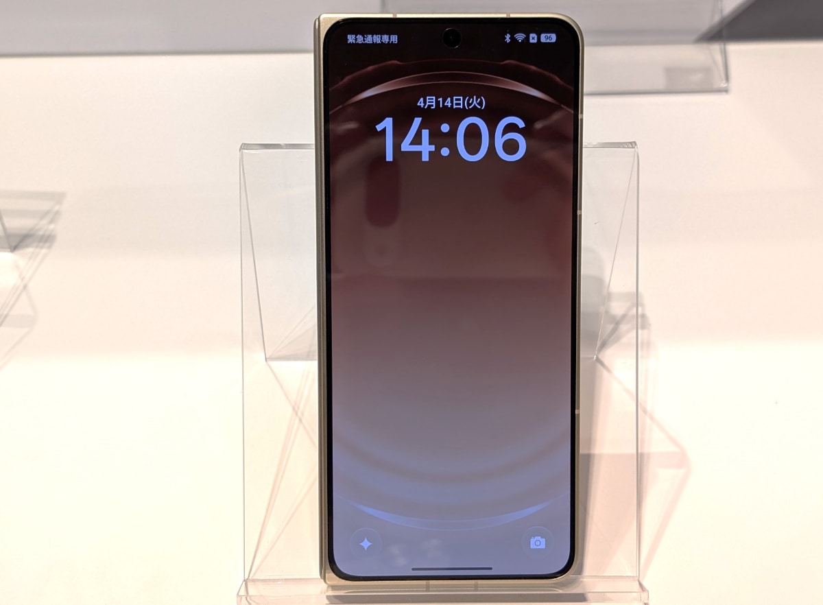 カバースクリーンのベゼルは約1.4mm