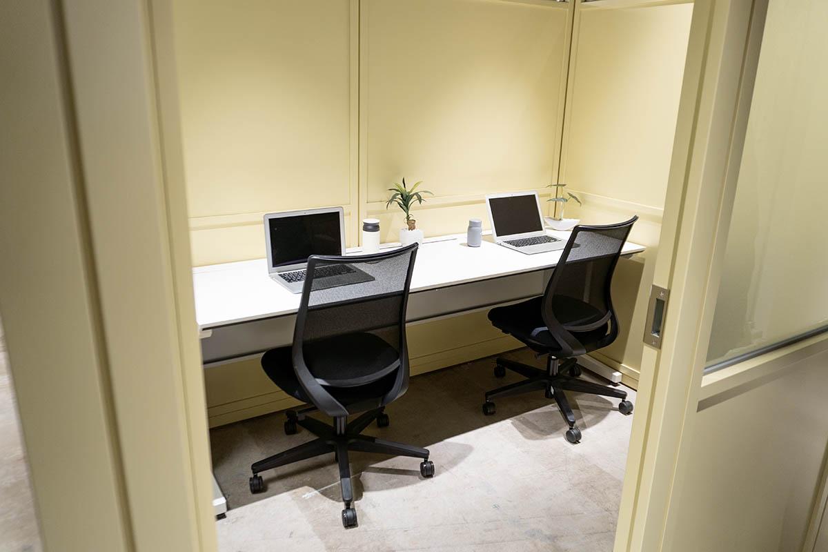 5階セミオープンタイプのハイブースエリア