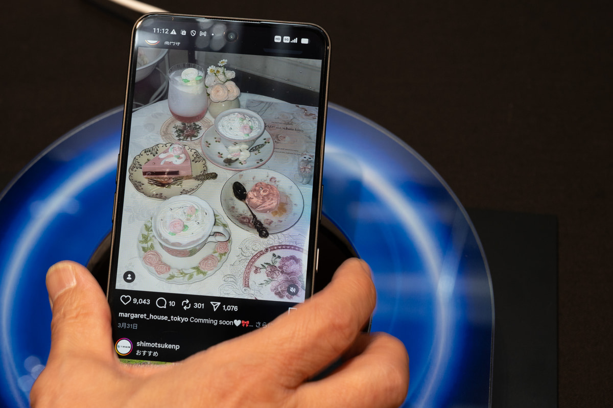 インスタグラムで見つけたスイーツの写真。右側面のAIボタンを押すと……