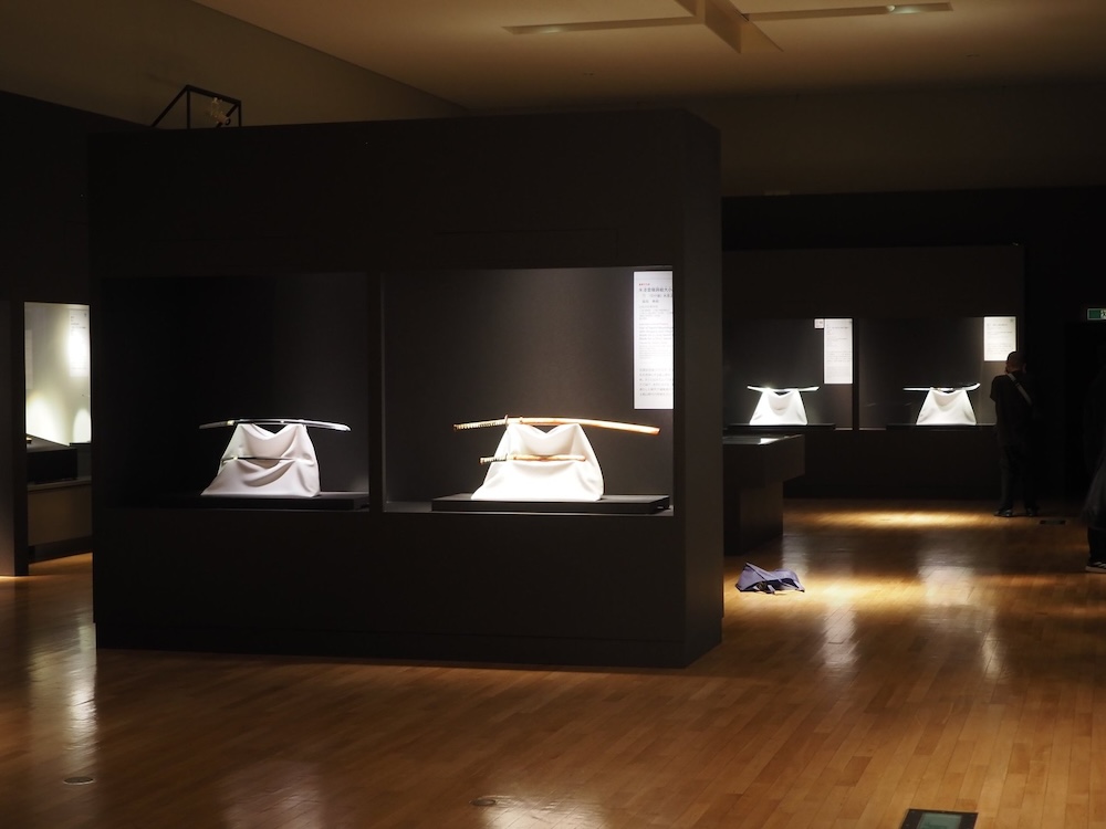 刀剣が集められた部屋の展示風景