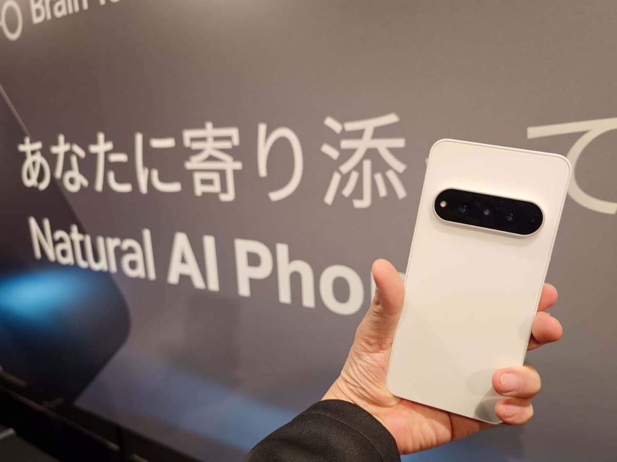ソフトバンクが発売する「Natural AI Phone」