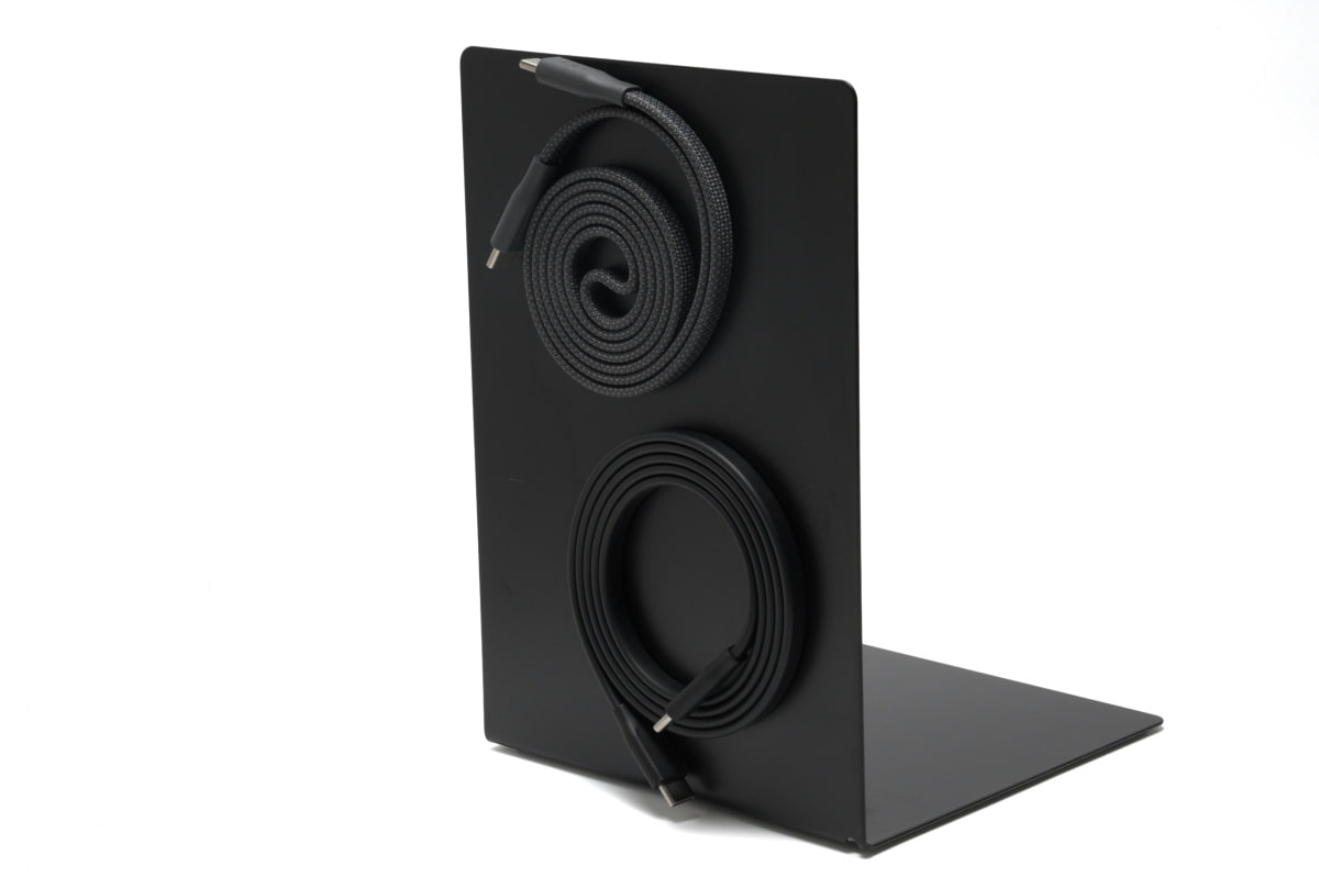 マグネット内蔵なので、ブックエンドのような金属面にもぴたっと貼り付く