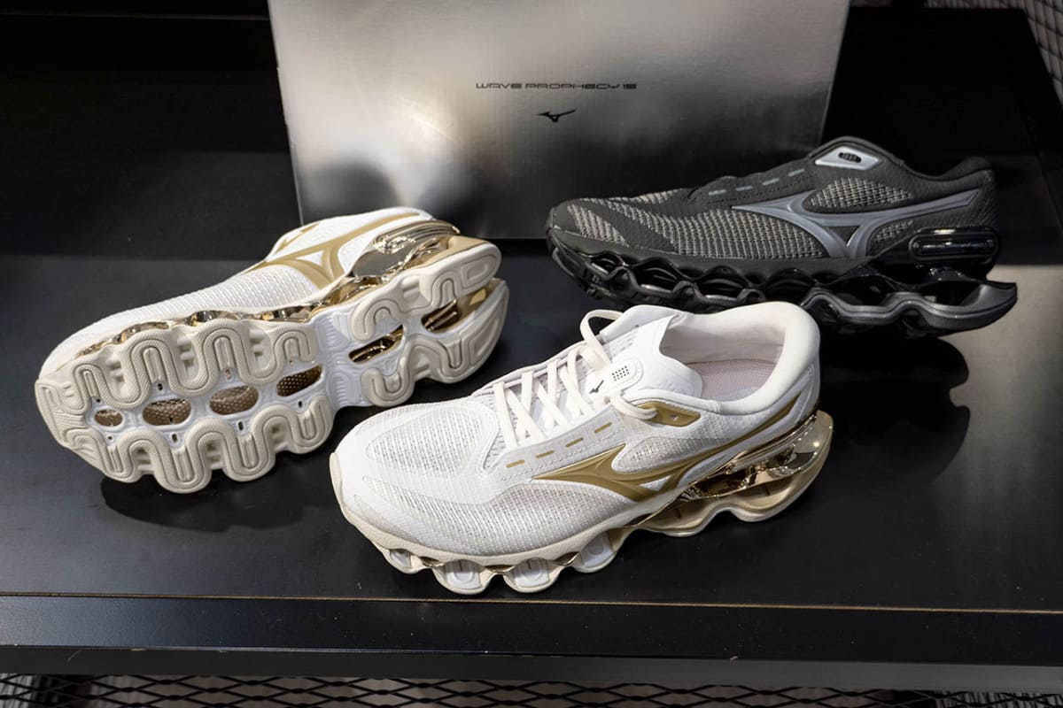 ランニングシューズ仕様の最新モデル、WAVE PROPHECY 15