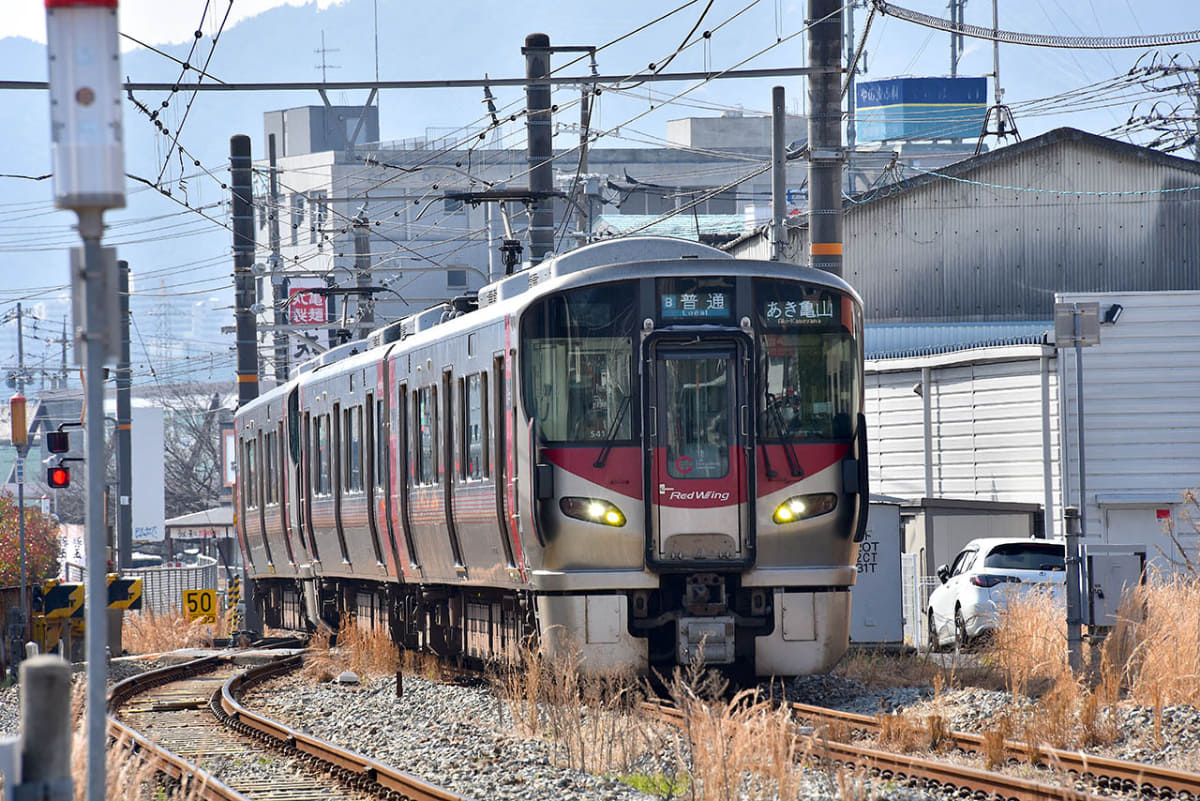 可部駅に入線する電車