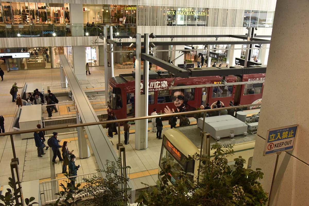 広島駅2階に移設された広電のホーム