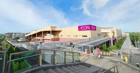 ひたち野うしく駅から見た店舗外観