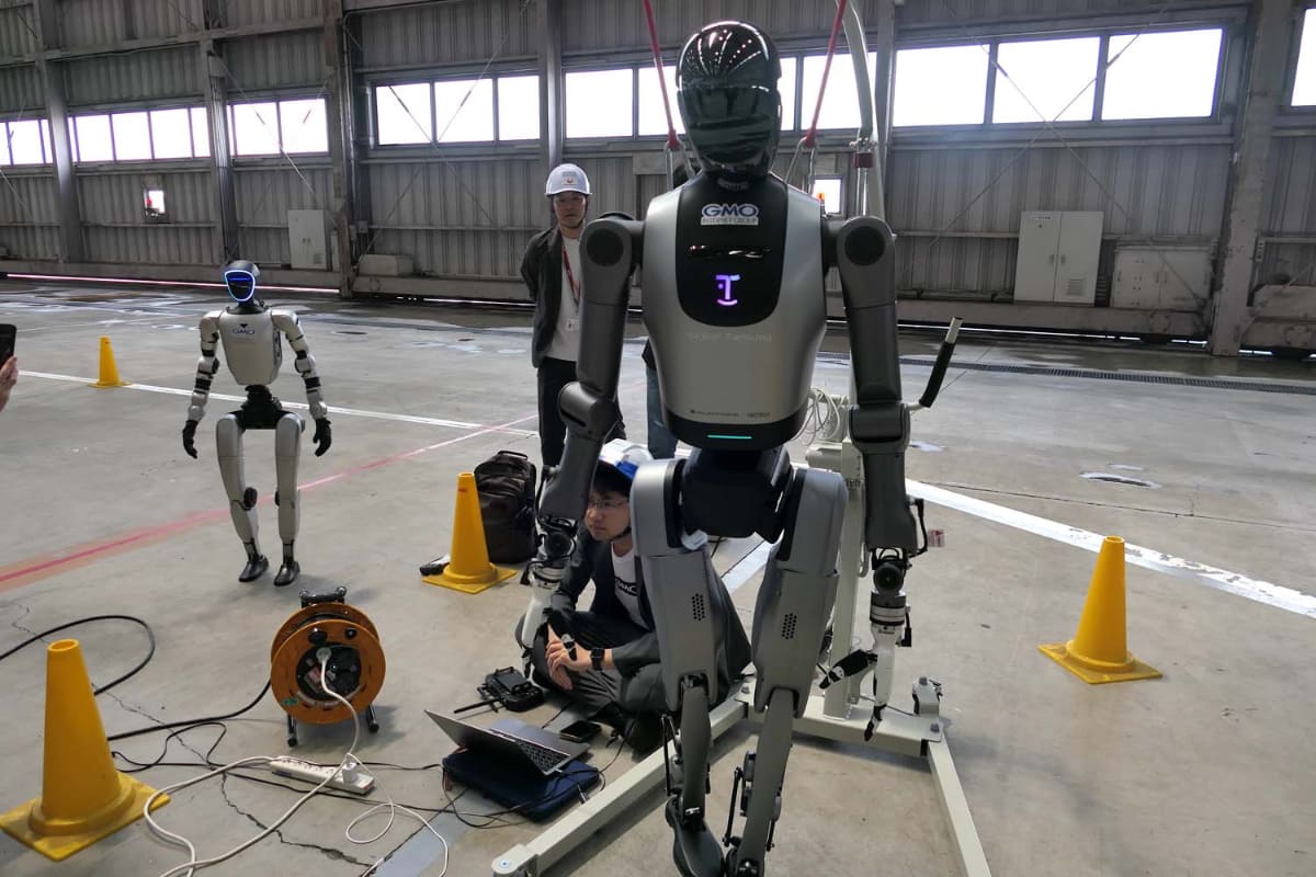 Unitree「G1」(左)と、UBTECH「Walker E」(右)