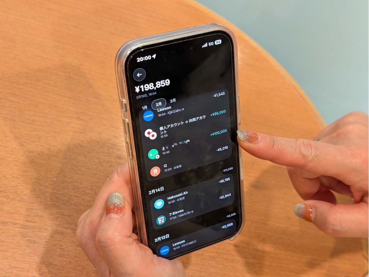 共同アカウントの利用例。Revolutでは特定の買い物先が専用のアイコンで表示されるが、これはユーザー自身が申請して新規にアイコンを追加依頼することも可能