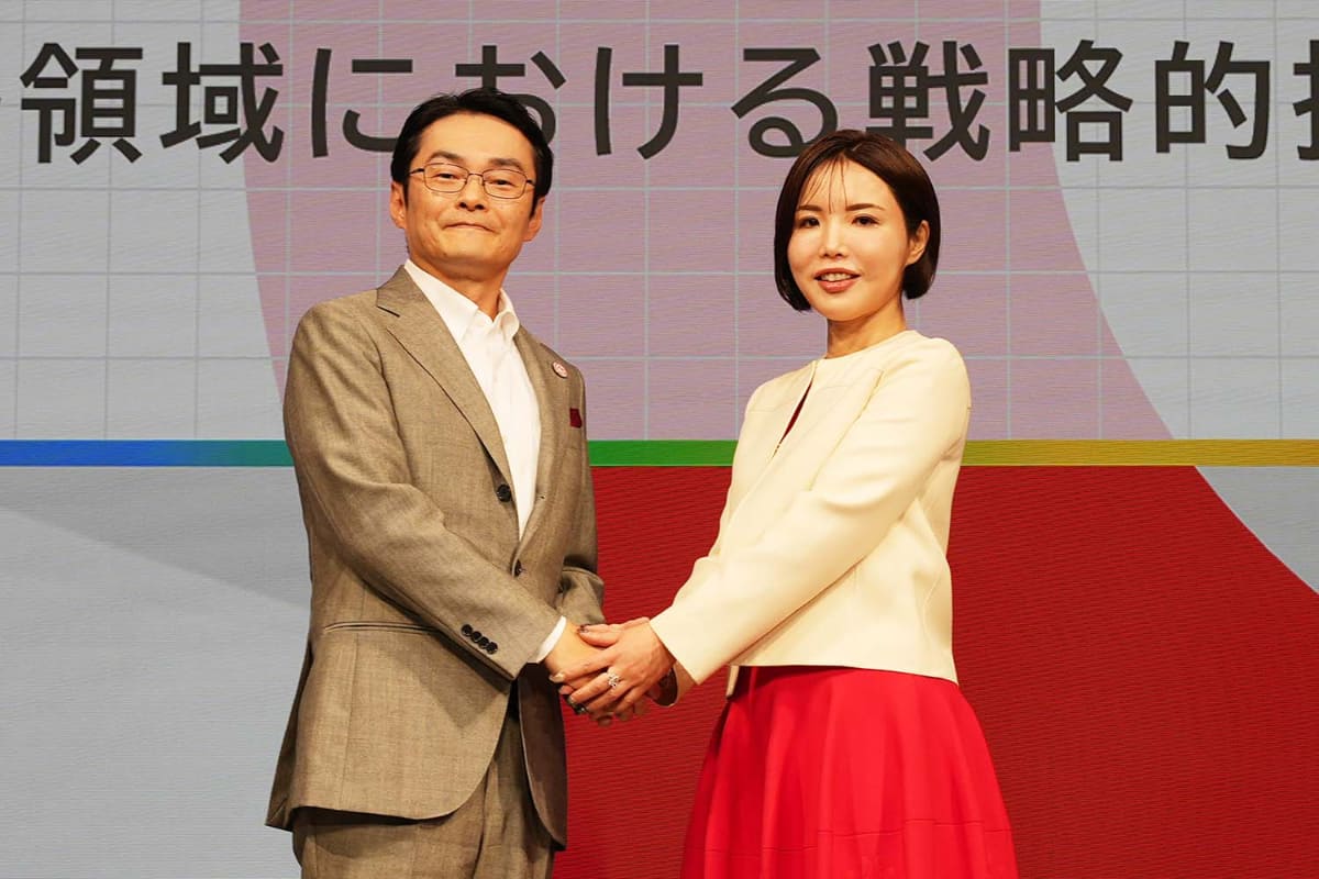 三菱UFJフィナンシャル・グループ山本専務(左)グーグル・クラウド・ジャパン 日本代表の三上 智子氏(右)