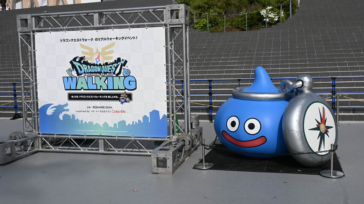 IGアリーナ入口に掲げられた「ドラゴンクエストウォーキング」看板