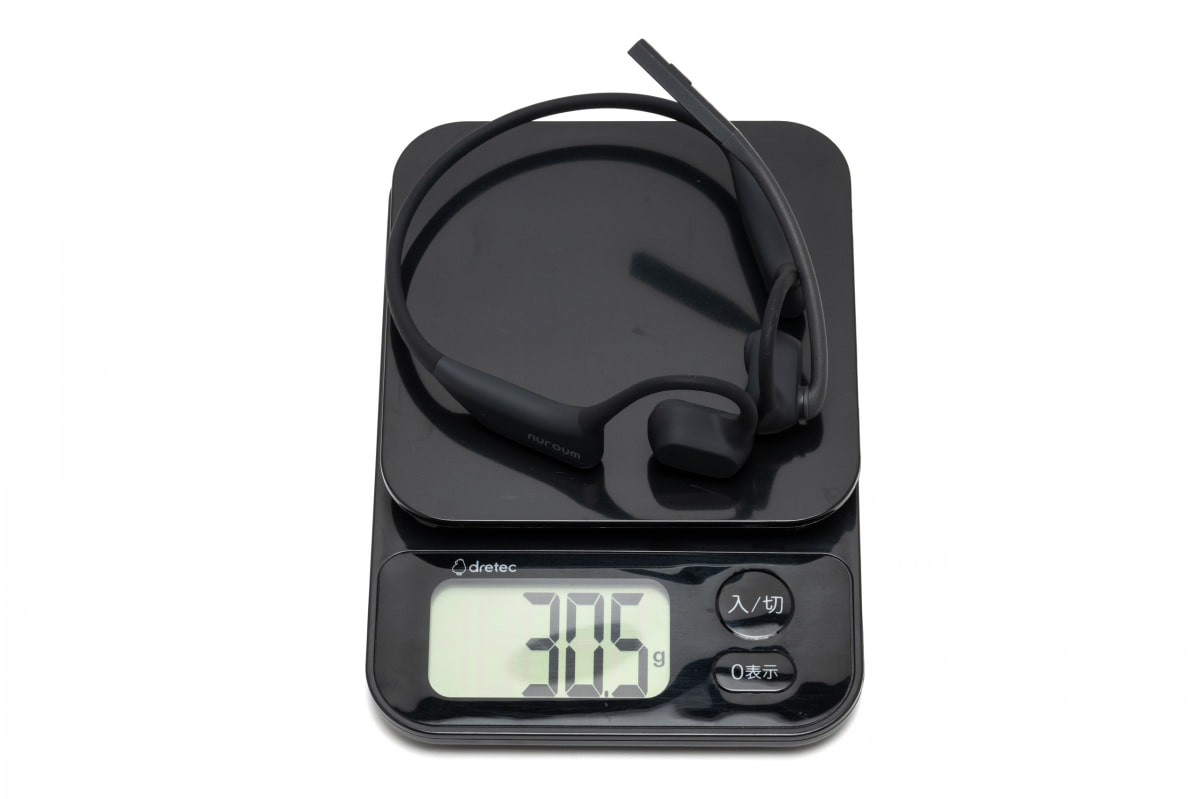 実測すると30.5g。長時間つけていて重さが気になることはほぼありません