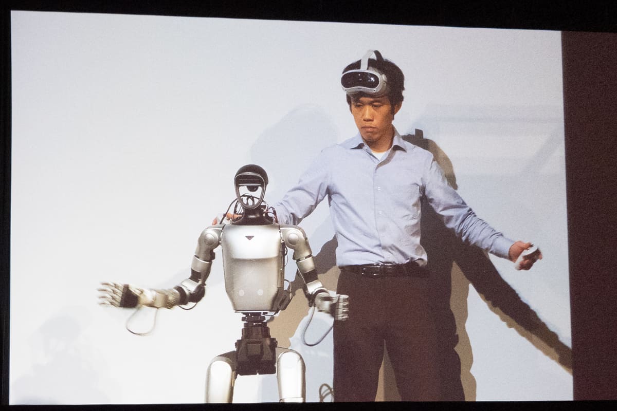 リコーによるヒューマノイドロボットの実演