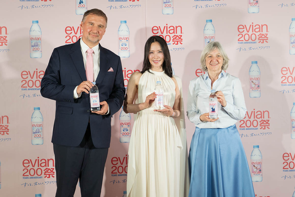 左から、コンラッド・コワリク氏、中谷美紀さん、ベアトリス・ル・フラペール・デュ・エレン氏