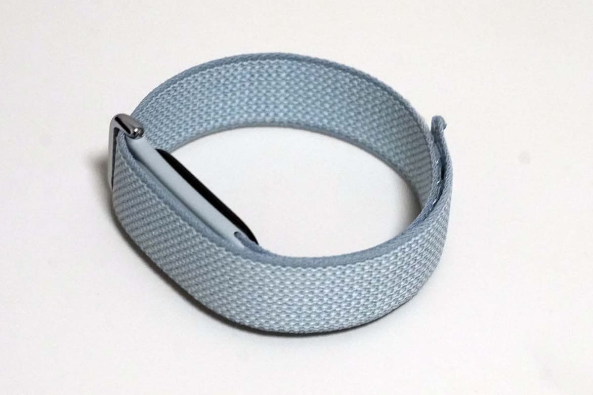 Fitbit Air。カラーはFog