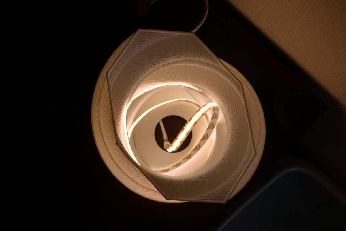 中身は余っていたLEDテープライト
