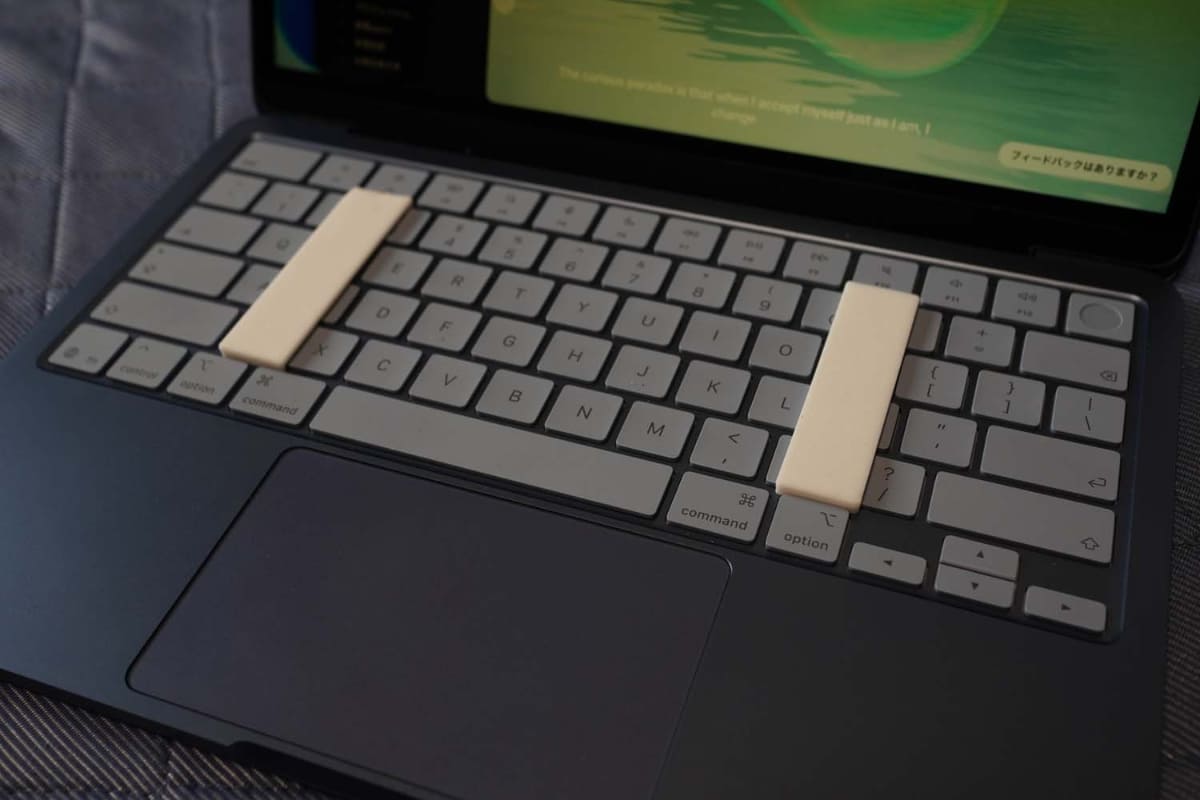 この上に外付けキーボードを乗せる