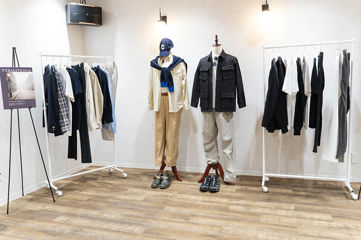 (左)TRADITIONAL、(右)CONTEMPORARY