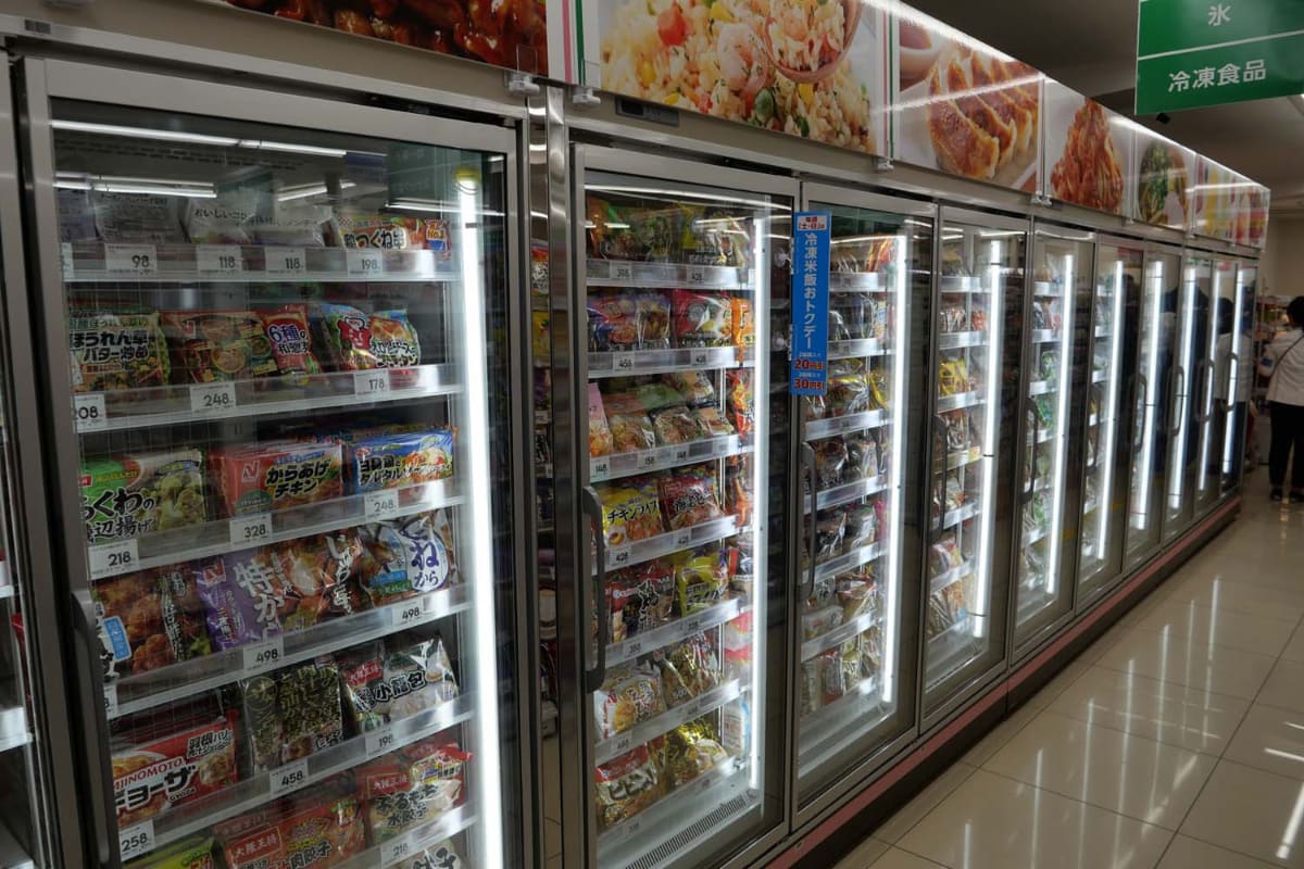 冷凍食品は従来の3倍に増やし、肉や魚、お弁当のおかず、麺類などの主食系の商品を拡充
