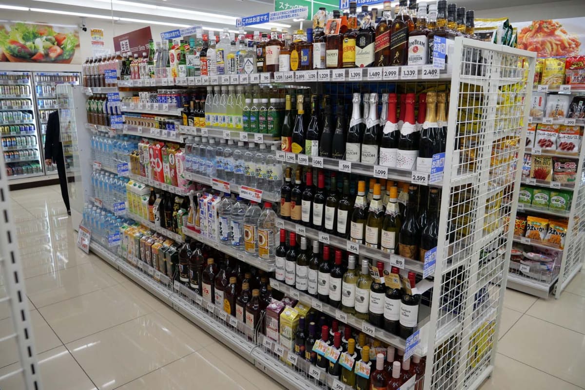 酒類も大容量の商品を多く揃えている