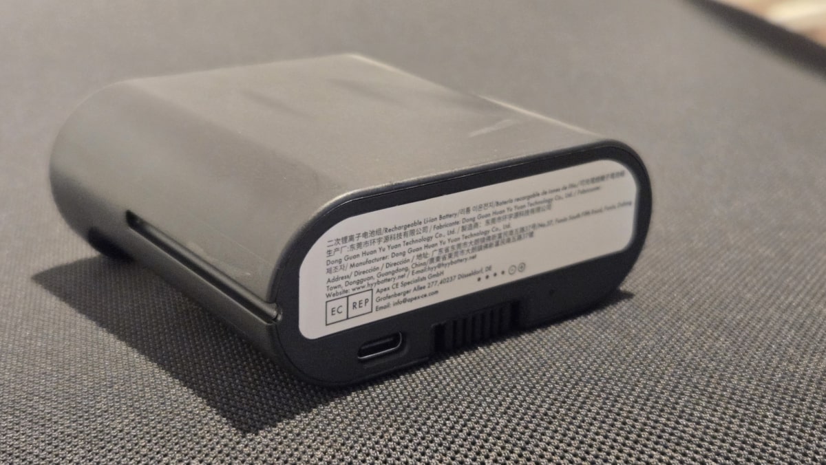 バッテリは3000mAhでUSB-C充電可能