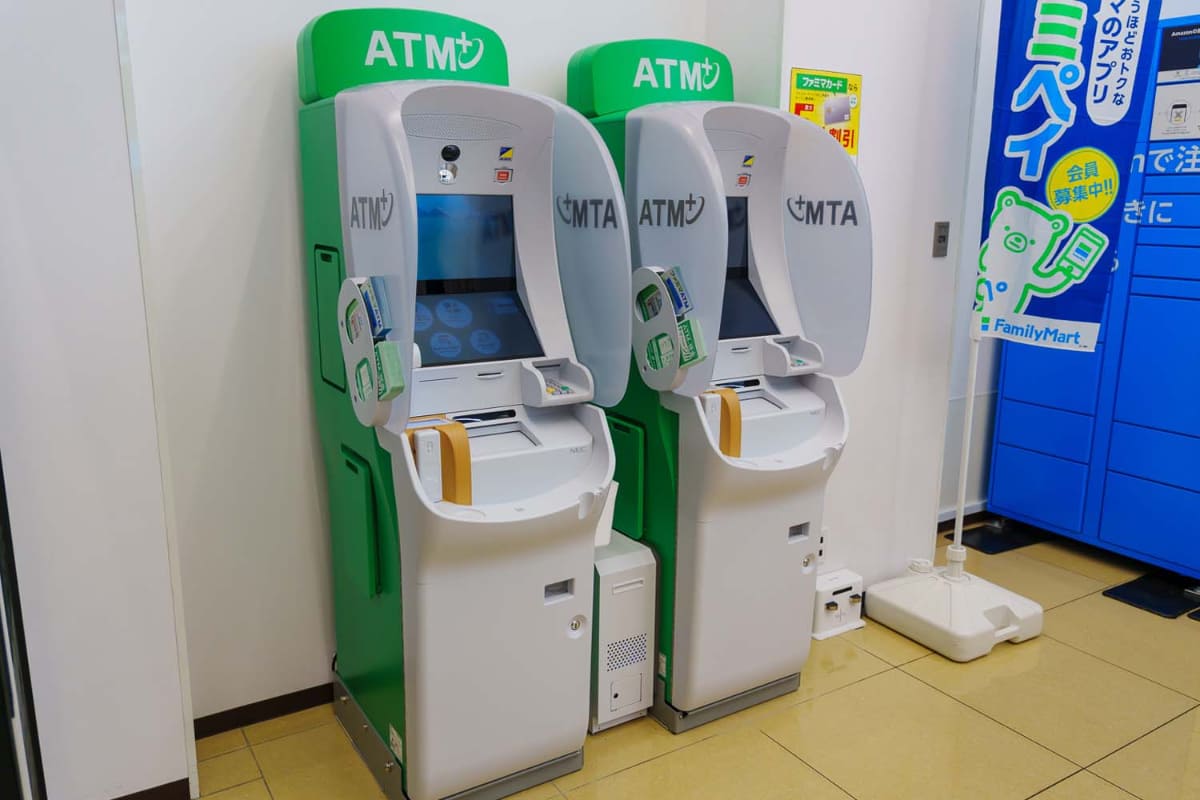 ファミリーマート店頭に新たに設置されることになった「ファミマATM」