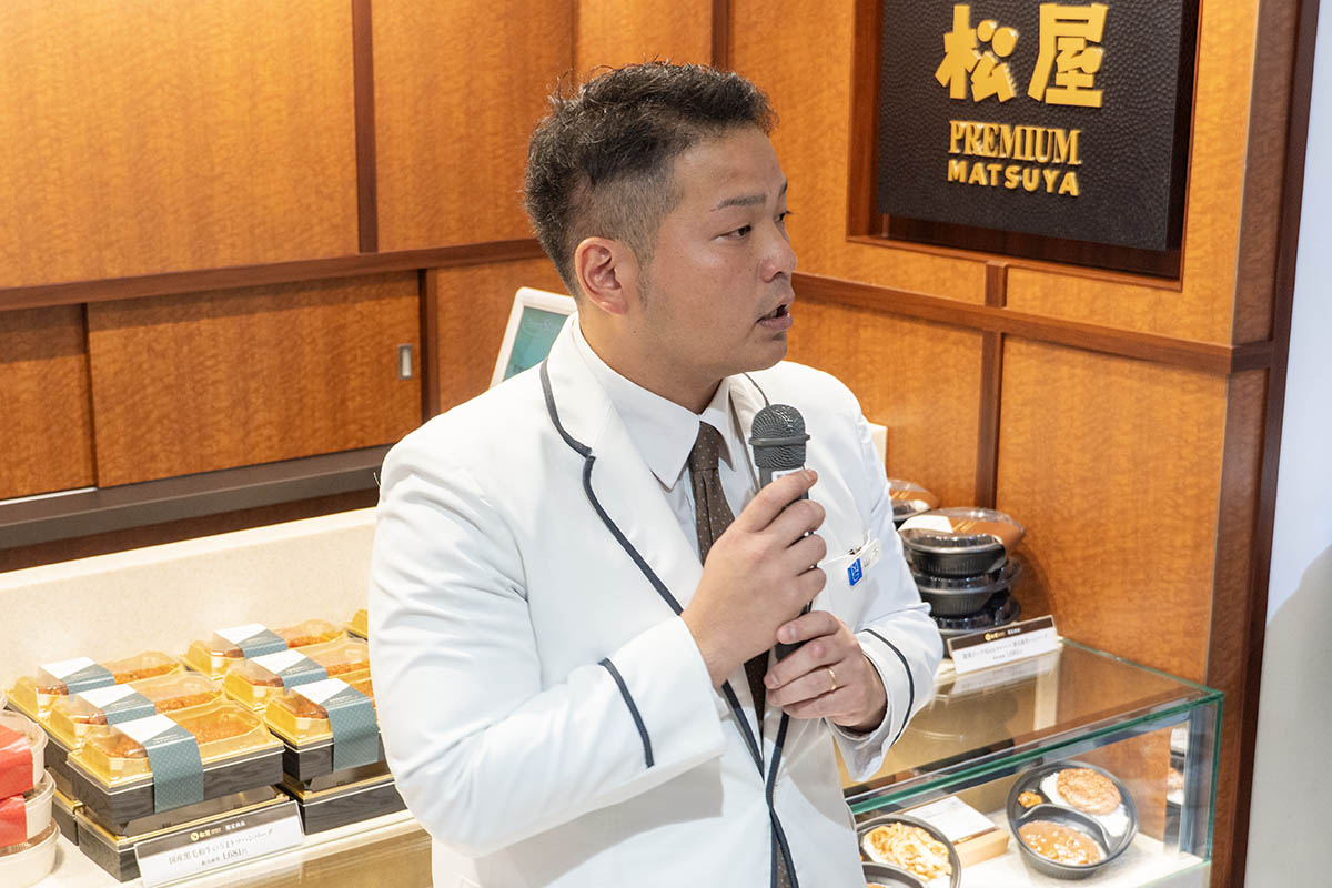 松屋銀座としての狙いを説明する松屋 食品部 食品一課 MD担当バイヤー 山下寿徳氏