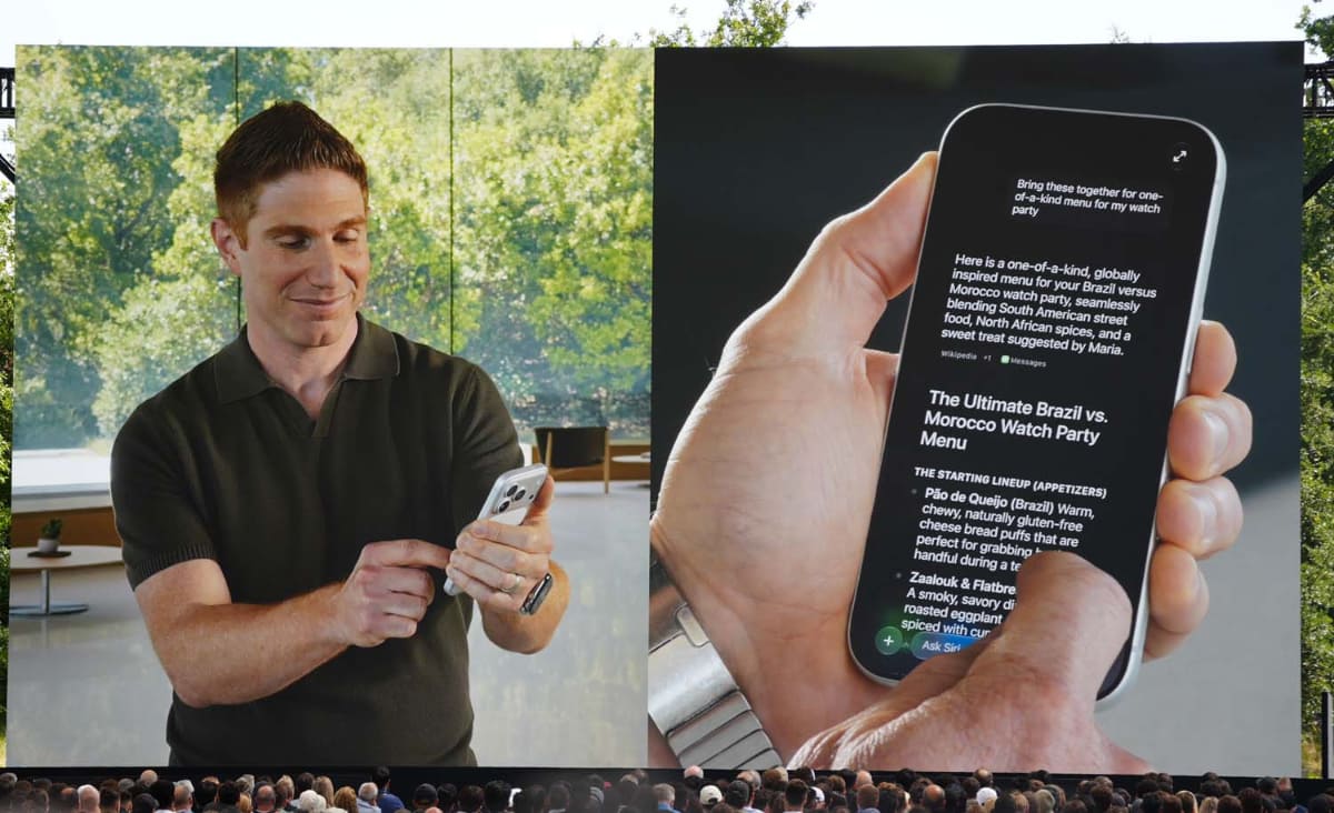 Siri AIを使ったデモ。個人がスマホに蓄積した情報を活用して作業を行なう