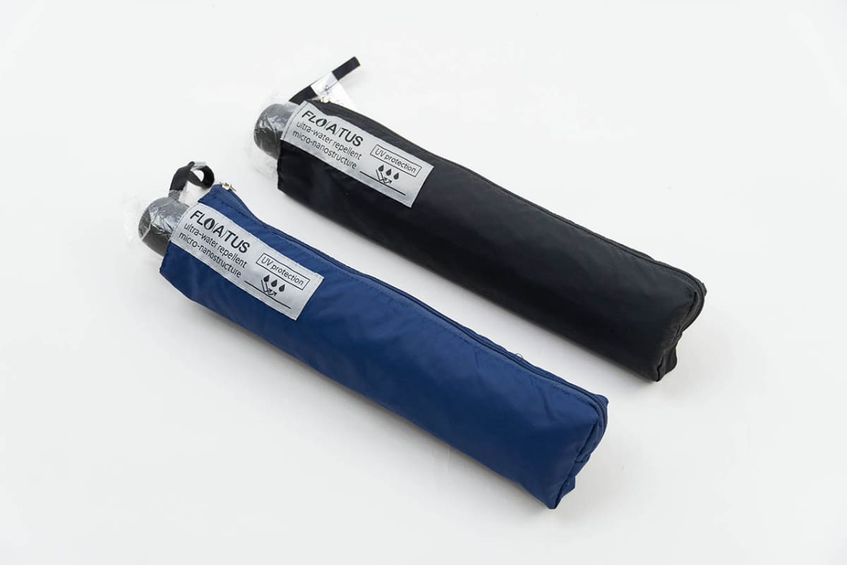 ムーンバット フロータス 強化耐風折りたたみ傘 60cm(5,280円)。色はブラックとディープブルーの2色展開