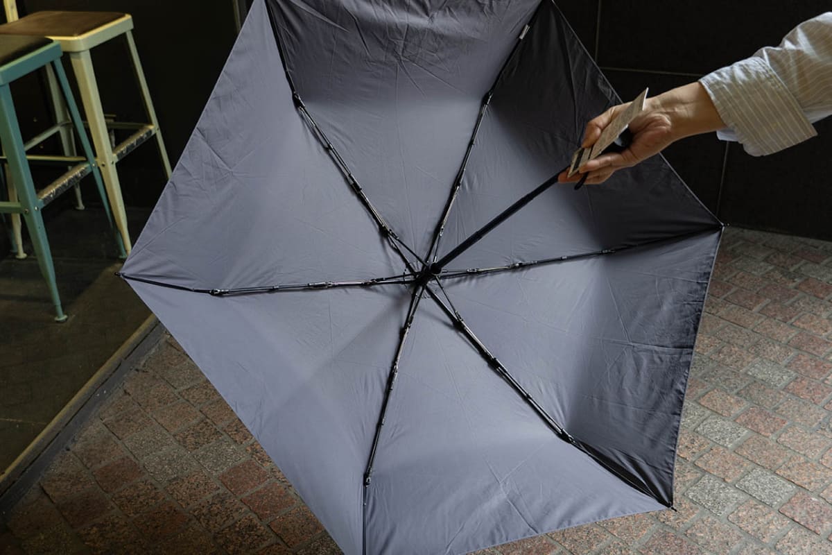 紫外線遮蔽率は全色90%以上なので、晴雨兼用傘としてオールシーズン使える