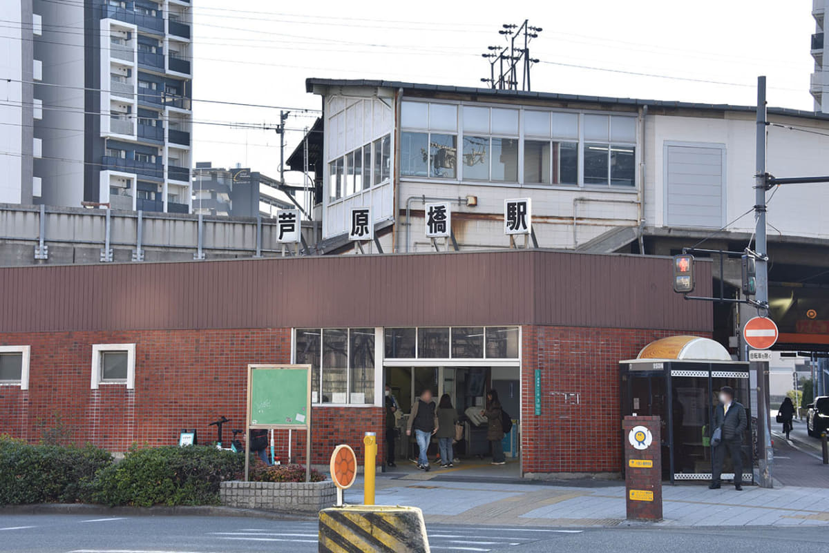 JR大阪環状線の芦原橋駅。大阪環状線の駅では利用者は多くないが、それでも汐見橋線の芦原町駅と比べると雲泥の差