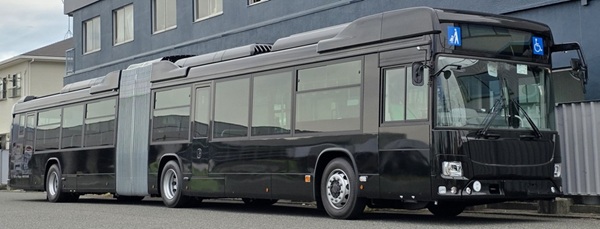 車両外装(開始当初のラッピング終了後)