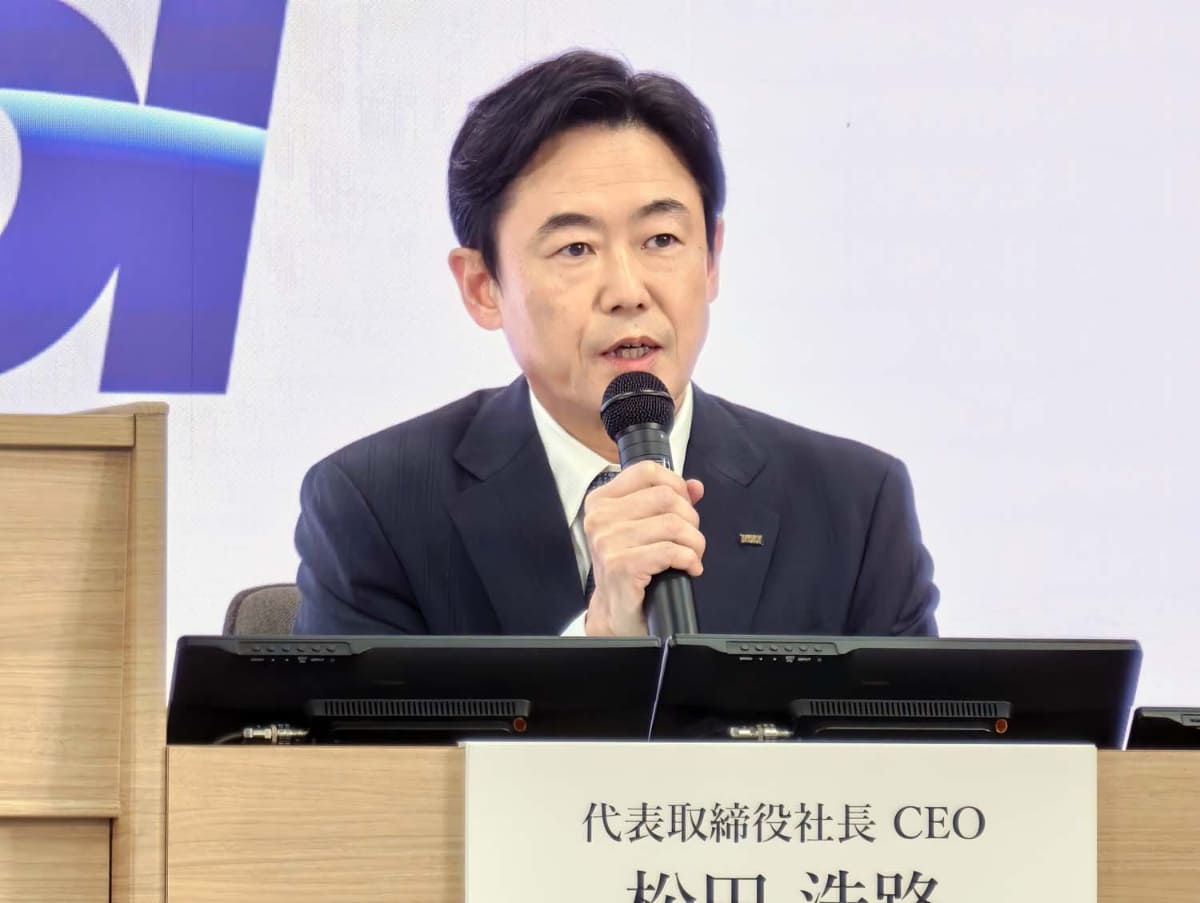 KDDIの松田社長は、ローミングについて「当初の役割は終えた」と語っていた