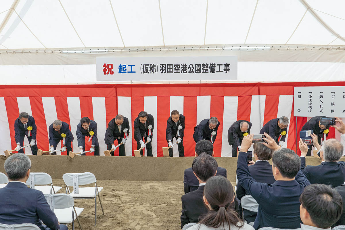 鍬入れ式の様子