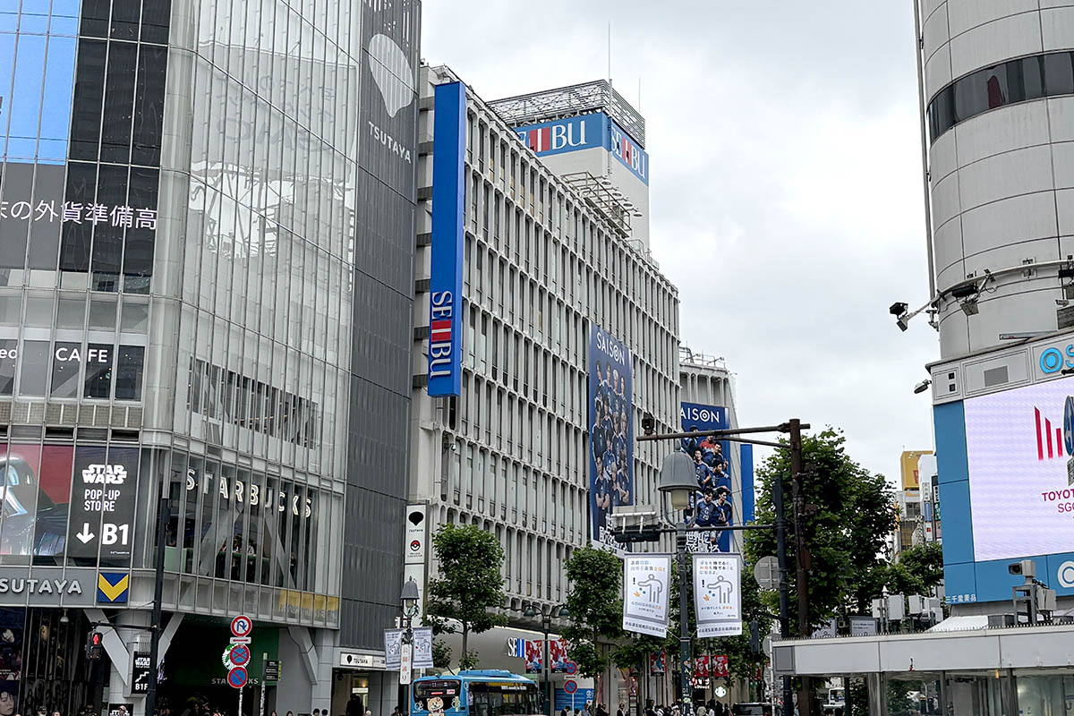 スクランブル交差点から見た西武渋谷店(6月5日撮影)