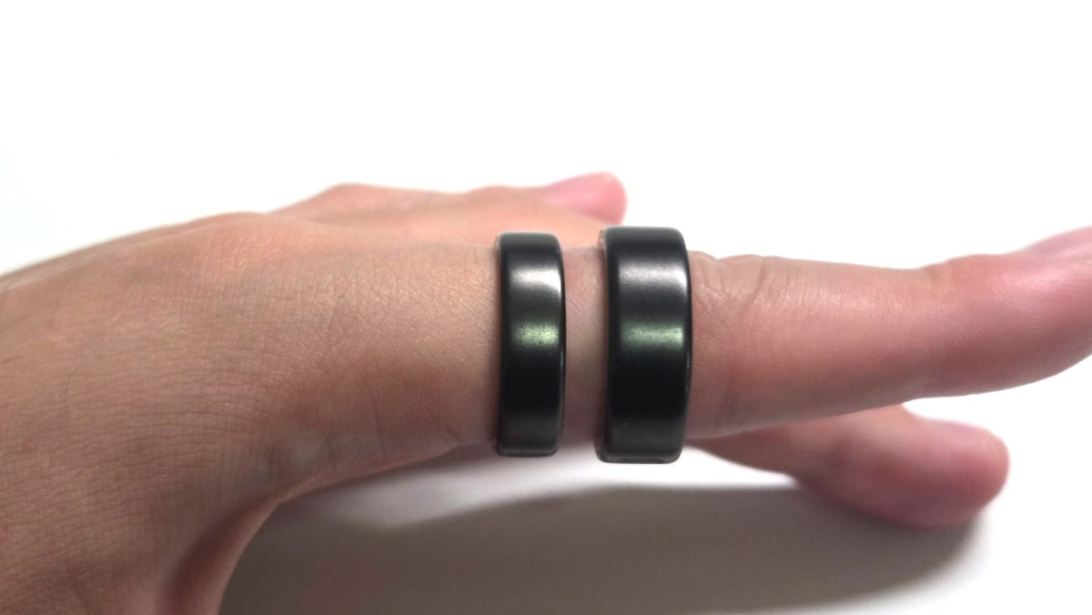 Oura Ring 5(左)とOura Ring 4(右)。